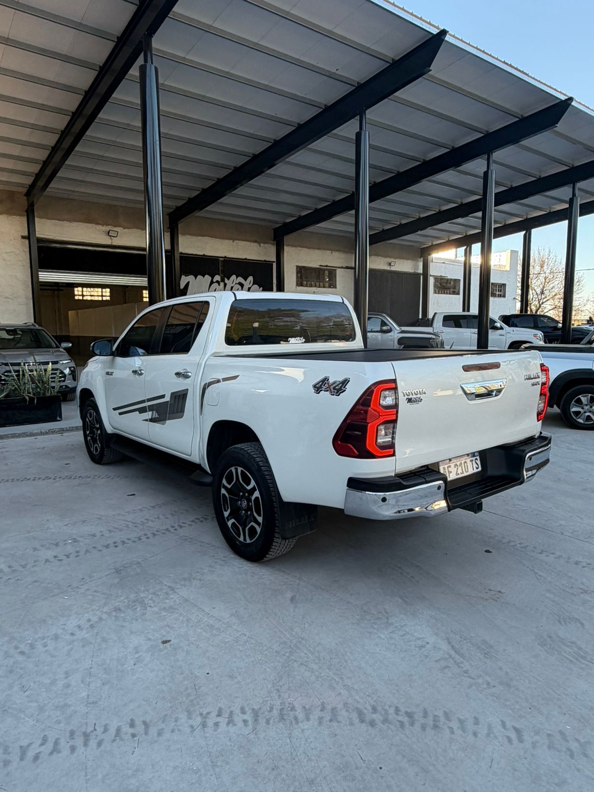 TOYOTA - HILUX  SRV  4X4   - AUTOMÁTICA  - 2022